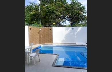 Imagem: A casa possui 3 Dormitórios, 4 Banheiros, 2 Vagas na garagem