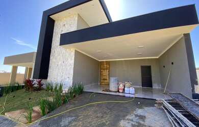 Imagem: A casa em condomínio possui 3 Dormitórios, 4 Banheiros, 4