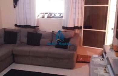 Imagem: A casa possui 3 Dormitórios, 3 Banheiros, 2 Vagas na garagem