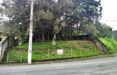 Imagem: O terreno possui 1.911m² de Área e está localizado em Velha