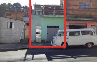 Imagem: A casa possui 3 Dormitórios, 2 Banheiros, 1 Vaga na garagem