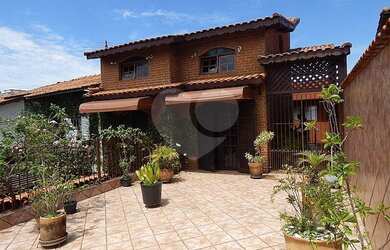 Imagem: A casa em condomínio possui 3 Dormitórios, 4 Banheiros, 2