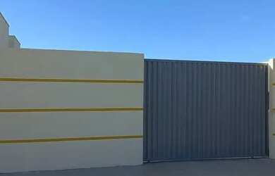 Imagem: A casa possui 2 Dormitórios, 1 Banheiro, 1 Vaga na garagem