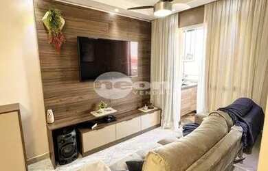 Imagem: O apartamento possui 3 Dormitórios, 1 Banheiro, 2 Vagas na