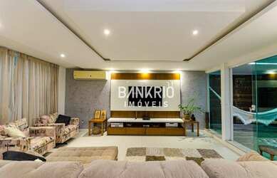 Imagem: A casa em condomínio possui 4 Dormitórios, 5 Banheiros, 3