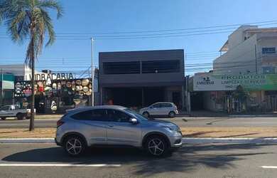 Imagem: O depósito possui 4 Vagas na garagem, 400m² de Área, Imóvel