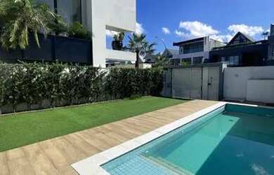 Imagem: A casa em condomínio possui 4 Dormitórios, 5 Banheiros, 3