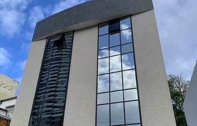 Imagem: O depósito possui 5 Vagas na garagem e 480m² de Área e está