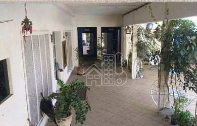 Imagem: A casa possui 4 Dormitórios, 5 Banheiros, 4 Vagas na garagem