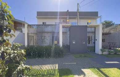 Imagem: A casa possui 2 Dormitórios, 2 Banheiros, 4 Vagas na garagem