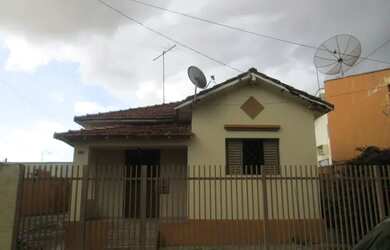 Imagem: A casa possui 3 Dormitórios, 2 Banheiros, 140m² de Área e