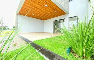 Imagem: A casa em condomínio possui 2 Dormitórios, 1 Banheiro, 2 Vagas