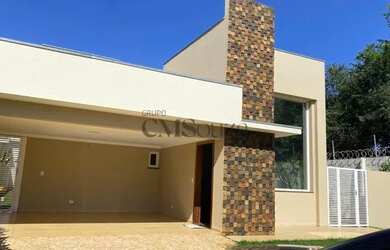 Imagem: A casa em condomínio possui 3 Dormitórios, 3 Banheiros, 4