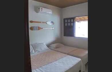 Imagem: A casa possui 2 Dormitórios e 3 Vagas na garagem e está localizado