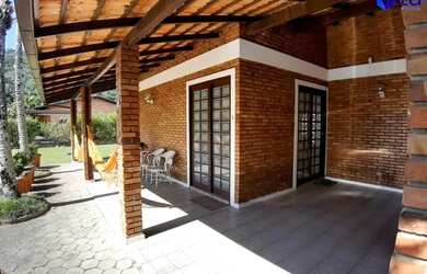 Imagem: A casa possui 4 Dormitórios, 3 Banheiros, 164m² de Área e