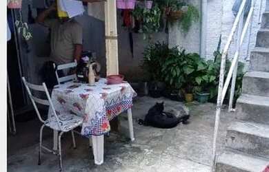 Imagem: A casa possui 2 Dormitórios, 1 Banheiro e está localizado