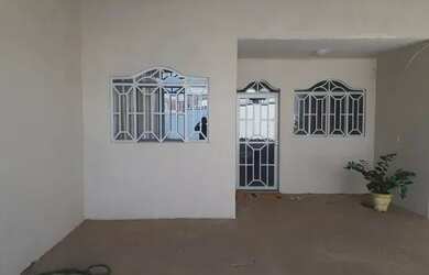 Imagem: A casa possui 2 Dormitórios, 1 Banheiro, 130m² de Área e