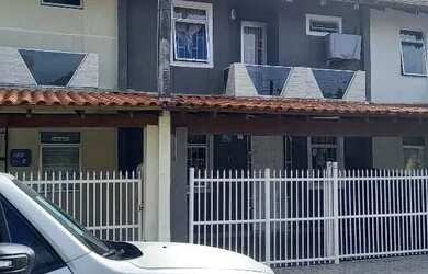 Imagem: A casa possui 3 Dormitórios, 2 Banheiros, 1 Vaga na garagem