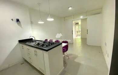 Imagem: O apartamento possui 1 Dormitório, 1 Banheiro, 1 Vaga na garagem