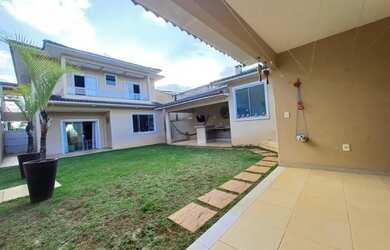 Imagem: A casa possui 4 Dormitórios, 4 Banheiros, 3 Vagas na garagem