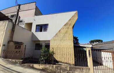 Imagem: A casa possui 2 Dormitórios, 1 Banheiro, 1 Vaga na garagem