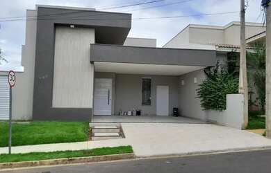 Imagem: A casa em condomínio possui 3 Dormitórios, 4 Banheiros, 4