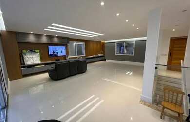 Imagem: A casa em condomínio possui 4 Dormitórios, 5 Banheiros, 3