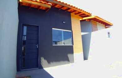 Imagem: A casa possui 2 Dormitórios, 1 Banheiro, 2 Vagas na garagem