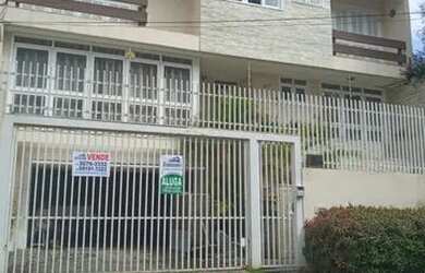 Imagem: A casa possui 4 Dormitórios, 4 Banheiros, 4 Vagas na garagem