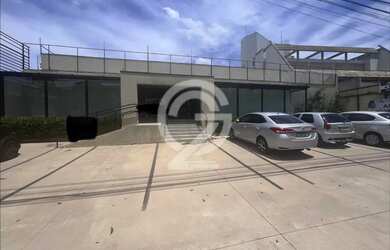 Imagem: O depósito possui 5 Vagas na garagem, 420m² de Área e está