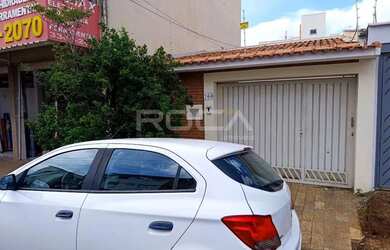 Imagem: A casa possui 2 Dormitórios, 2 Banheiros, 1 Vaga na garagem