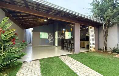 Imagem: A casa possui 3 Dormitórios, 170m² de Área e está localizado