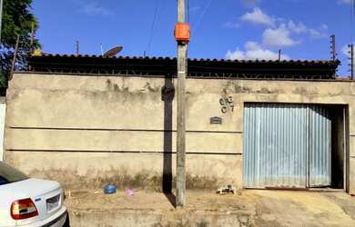 Imagem: A casa possui 2 Dormitórios, 1 Banheiro, 3 Vagas na garagem