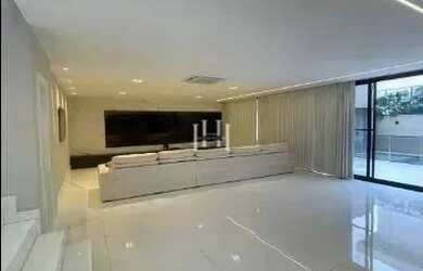 Imagem: A casa em condomínio possui 5 Dormitórios, 5 Banheiros, 3