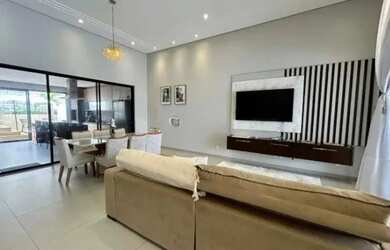 Imagem: A casa possui 3 Dormitórios, 2 Banheiros e está localizado