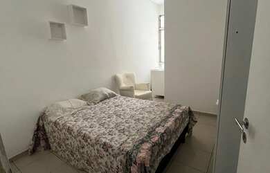 Imagem: O apartamento possui 2 Dormitórios, Acomodam 6 pessoas e 1