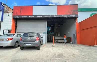 Imagem: O depósito possui 5 Vagas na garagem, 250m² de Área e está