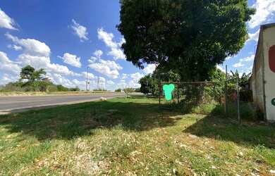 Imagem: A casa possui 3 Dormitórios, 1 Banheiro, 3 Vagas na garagem