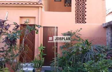 Imagem: A casa possui 4 Dormitórios, 4 Banheiros, 258m² de Área e