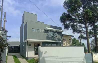 Imagem: A casa possui 3 Dormitórios, 3 Banheiros, 3 Vagas na garagem