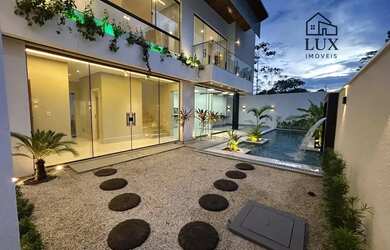 Imagem: A casa em condomínio possui 4 Dormitórios, 3 Banheiros, 4