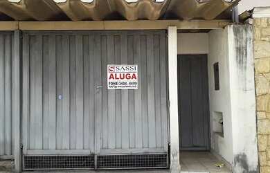 Imagem: A casa possui 2 Dormitórios, 1 Banheiro, 1 Vaga na garagem