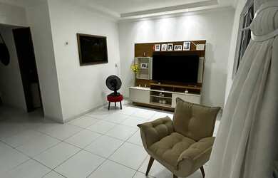 Imagem: A casa possui 2 Dormitórios, 1 Banheiro, 2 Vagas na garagem