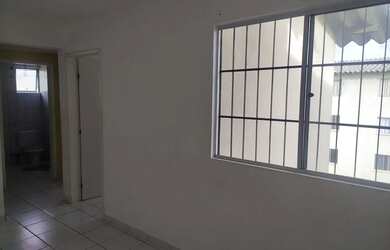 Imagem: O apartamento possui 2 Dormitórios, 1 Banheiro, 1 Vaga na garagem