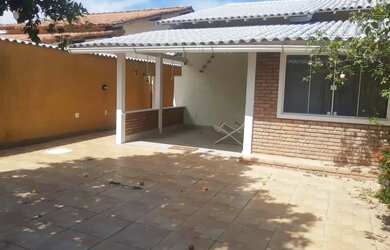 Imagem: A casa possui 4 Dormitórios, 4 Banheiros, 1 Vaga na garagem