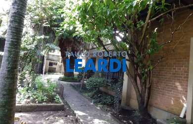 Imagem: A casa possui 4 Dormitórios, 5 Banheiros, 4 Vagas na garagem