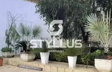 Imagem: A casa possui 4 Dormitórios, 5 Banheiros, 3 Vagas na garagem