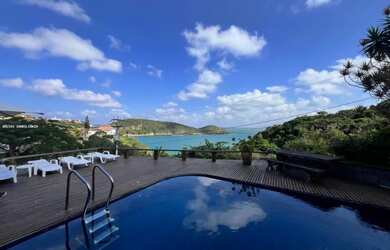 Imagem: A casa possui 5 Dormitórios, 5 Banheiros, 5 Vagas na garagem