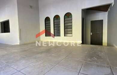 Imagem: A casa possui 3 Dormitórios, 2 Banheiros, 3 Vagas na garagem