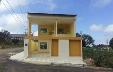 Imagem: A casa possui 4 Dormitórios, 2 Vagas na garagem, 150m² de